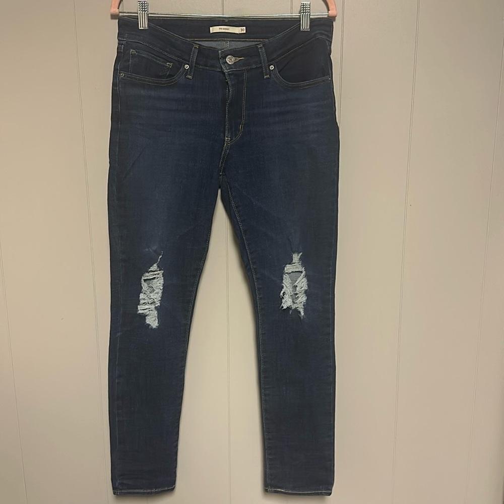 Levi’s 711 Skinny Jeans